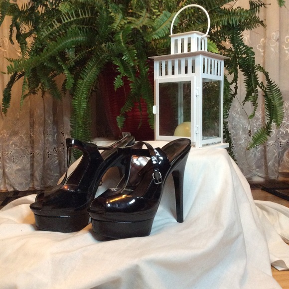 SHOES... - Picture 5 of 11